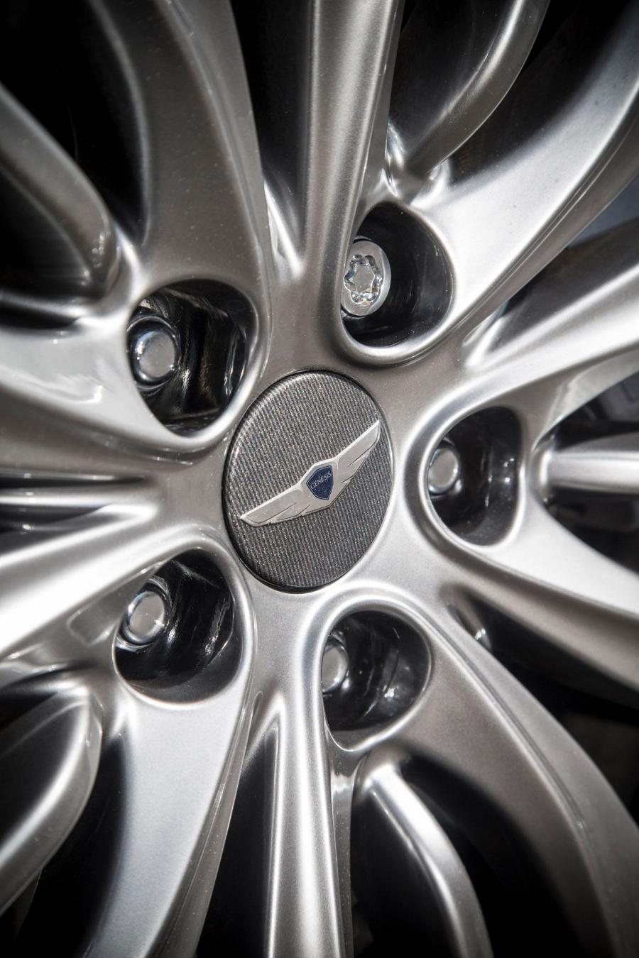  Hyundai Genesis Executive Saloon 2015 года  (фото 11 из 13)